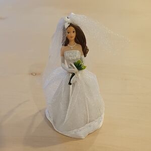 Hallmark 2002 Barbie Brunette Blushing Bride Ornament